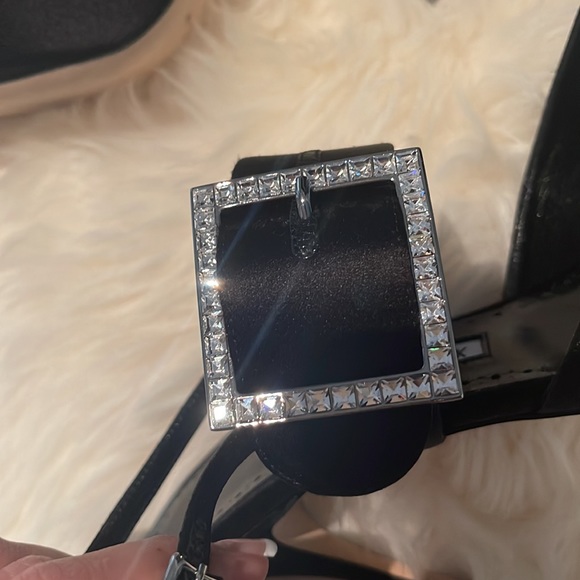 Excellent condition only worn once indoor - Picture 4 of 4